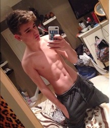 shirtless boys 5aaaac4e6692c.jpg
