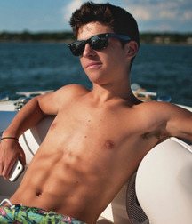 shirtless boys 5ab68a748ab7c.jpg
