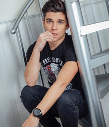 Boys 5ab7f3b175661.jpg