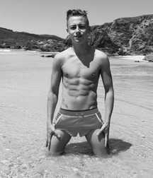 shirtless boys 5aba9dfb588ff.jpg