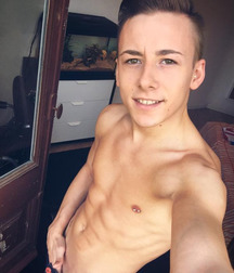 shirtless boys 5aba9e064865d.jpg