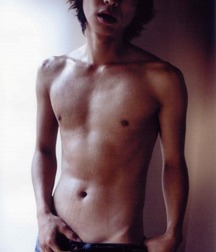 shirtless boys 5abf405b68234.jpg