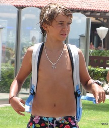 shirtless boys 5abf40ee7cd20.jpg