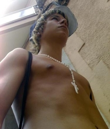 shirtless boys 5abf412a41c32.jpg