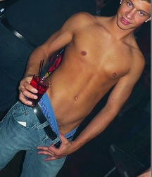 shirtless boys 5abf431079317.jpg