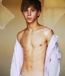 shirtless boys 5abf4347e1eda.jpg
