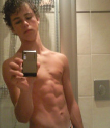 shirtless boys 5abf435f31467.jpg