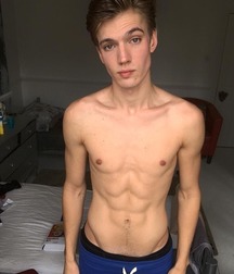 shirtless boys 5acd13fb1b930.jpg