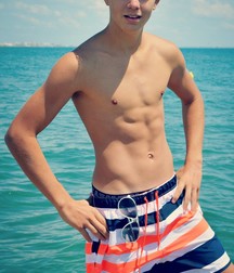 shirtless boys 5acd142ad61a6.jpg