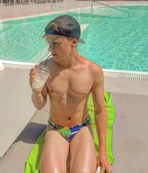 shirtless boys 5acd146e6c3e7.jpg
