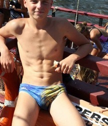 shirtless boys 5acd147cbe292.jpg