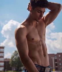 shirtless boys 5acd149bcd4ae.jpg