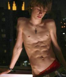 shirtless boys 5af081897efcb.jpg