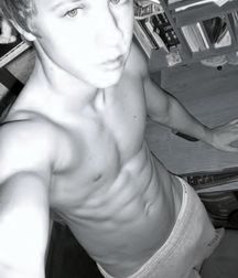shirtless boys 5af081f18b622.jpg