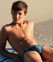 shirtless boys 5af083140a7e3.jpg