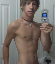shirtless boys 5af08340287c4.jpg