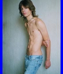 shirtless boys 5af08498606e6.jpg