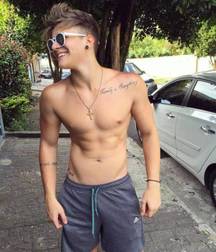 shirtless boys 5b083e653b7a9.jpg