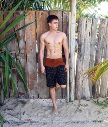 shirtless boys 5b083edcdda9f.jpg