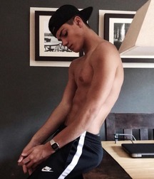 shirtless boys 5b0d913e17130.jpg
