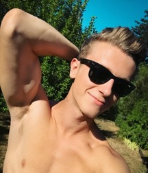 shirtless boys 5b0d91bb9df1a.jpg