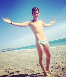 shirtless boys 5b0d934cd1621.jpg