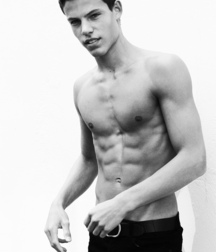 shirtless boys 5b0d93f832586.jpg