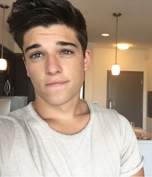 Boys 5b0eefdc33334.jpg