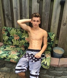shirtless boys 5b12dc2b60896.jpg