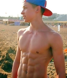 shirtless boys 5b12dc53a1148.jpg