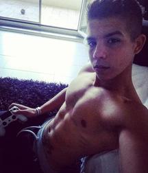 shirtless boys 5b12dc69b51ef.jpg
