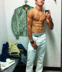 shirtless boys 5b12dc90438d2.jpg