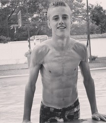 shirtless boys 5b12dc957ba50.jpg