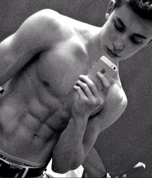 shirtless boys 5b12de5124995.jpg
