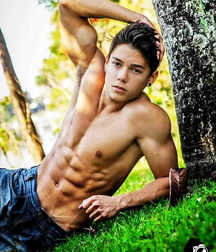 shirtless boys 5b12deec83ef0.jpg