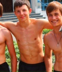shirtless boys 5b133699f36de.jpg