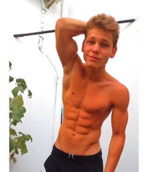 shirtless boys 5b1336bb48352.jpg