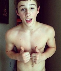 shirtless boys 5b1337546a006.jpg