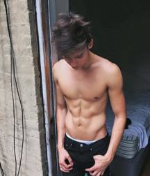 shirtless boys 5b1337ab93868.jpg