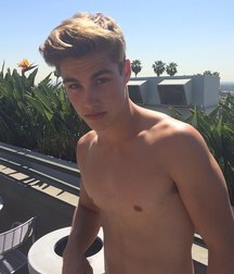 shirtless boys 5b1337bf084d2.jpg