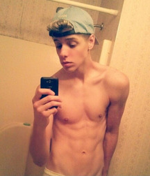 shirtless boys 5b1337ca6394f.jpg
