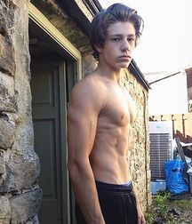 shirtless boys 5b1337d15d34f.jpg