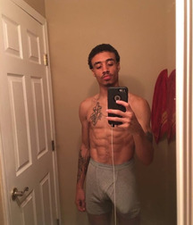 shirtless boys 5b6fe618de758.jpg