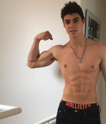 shirtless boys 5b6fe73803684.jpg