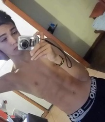 shirtless boys 5b6fe7de5b5eb.jpg