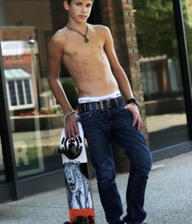 shirtless boys 5b6fe8a121624.jpg