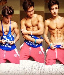 shirtless boys 5b6fe93262303.jpg