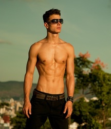 shirtless boys 5b6fe96f11a64.jpg