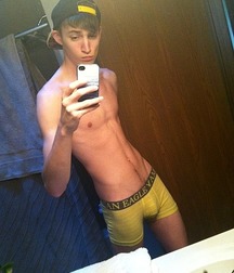shirtless boys 5b718df191e9b.jpg