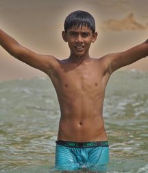 shirtless boys 5b718e24d5a68.jpg